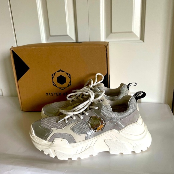 Moa Master of Arts Women Light Grey/Silver Sneakers 7.5/38 Mint - Picture 2 of 12